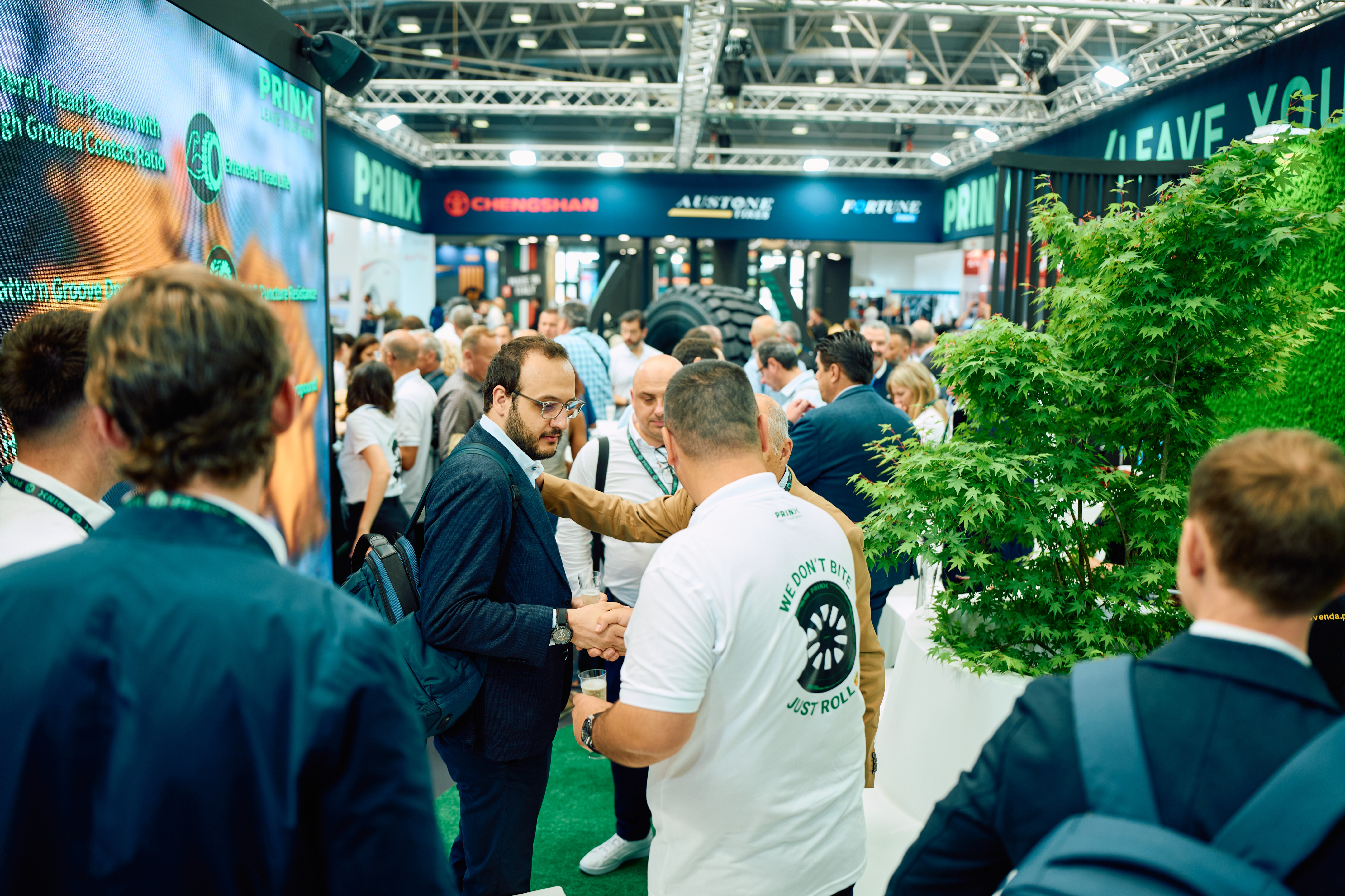 恩佐娱乐亮相意大利博洛尼亚汽配展，多款新品齐登场